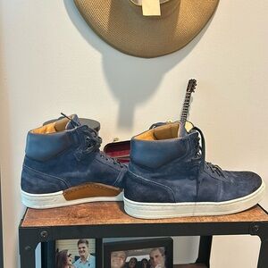 Lightly worn men’s size 10 magnanni shoes